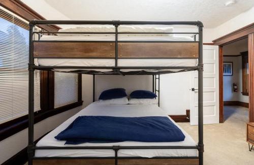 Kerns Casa | Stay Portland - Historic PDX Home - Sleeps 10, Perfect Location