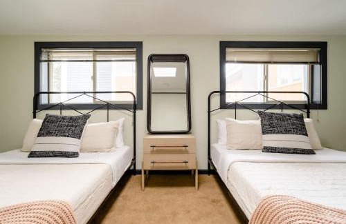 Belmont Casa | Stay Portland - Moab Vibes in PDX- Walk to Local Coffee & Food