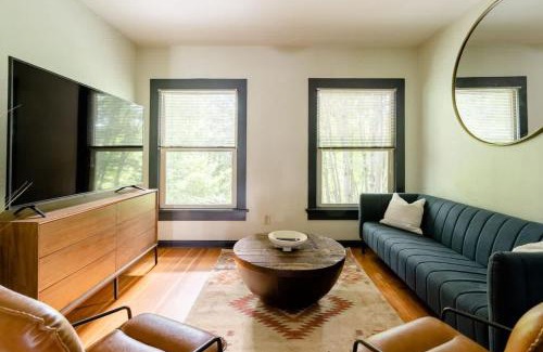 Belmont Casa | Stay Portland - Moab Vibes in PDX- Walk to Local Coffee & Food