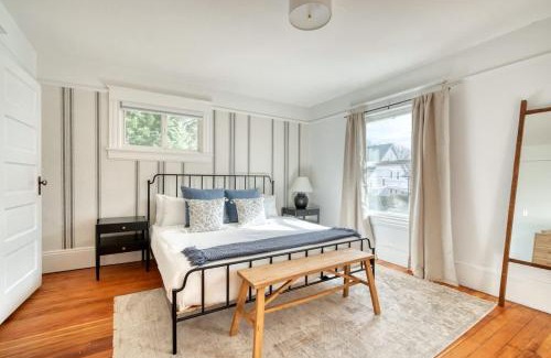 Belmont Casa | Stay Portland - Renewed 1910 Classic Craftsman - 95 WalkScore