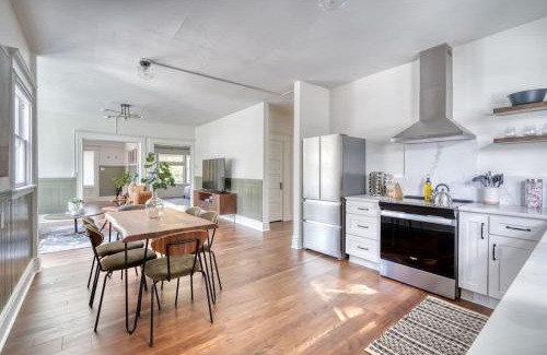 Belmont Apartamento | Stay Portland - Renewed Classic Craftsman in SE - 95 WalkScore