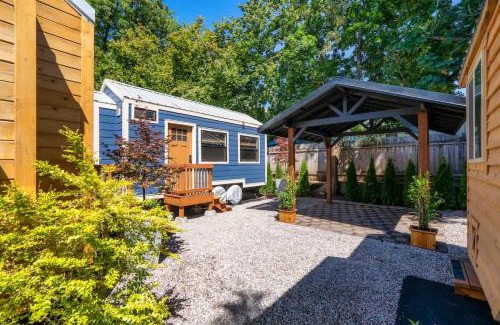 Hosford-Abernethy Casa | Stay Portland - Restored Farmhouse & Backyard Tiny House Village