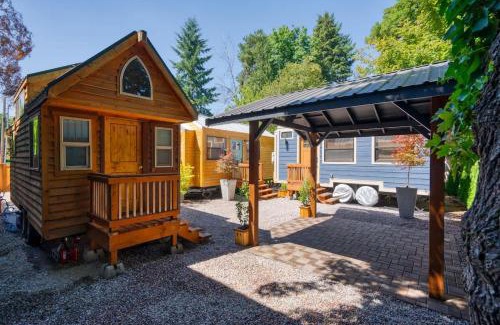 Hosford-Abernethy Casa | Stay Portland - Restored Farmhouse & Backyard Tiny House Village