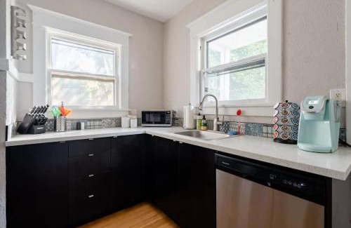 Belmont Apartamento | Stay Portland - Sunnyside Wonderland- Coffee Shops, Bars & Parks