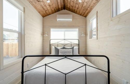 Alberta Arts District Casa | Stay Portland - The Tiny Farmhouse on Alberta