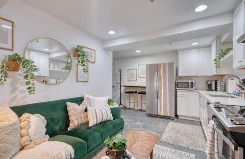 Kerns Apartamento | Stay Portland - Underground Mid-Century Hideaway in Laurelhurst