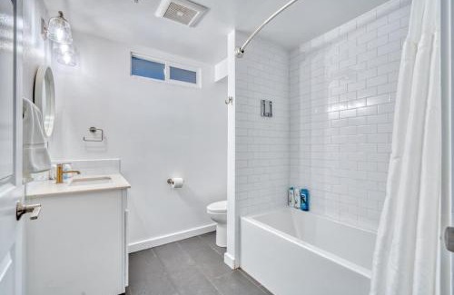 Kerns Apartamento | Stay Portland - Underground Mid-Century Hideaway in Laurelhurst