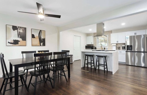 New Century Casa | NEW Spacious Home Centrally Located