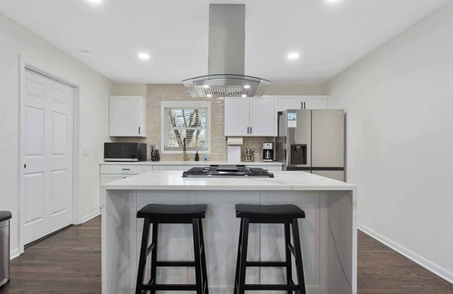 New Century Casa | NEW Spacious Home Centrally Located