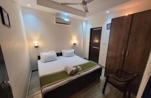 South Extension Hotel | Stay Residency - Green Park Metro Station Gate no - 1