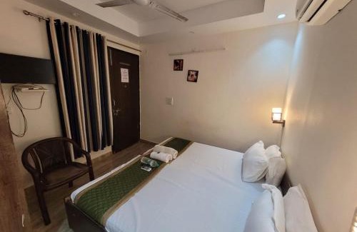 South Extension Hotel | Stay Residency - Green Park Metro Station Gate no - 1