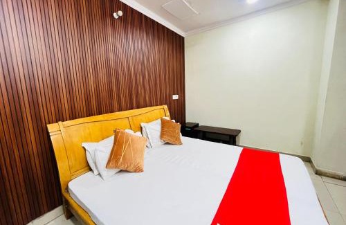 South Extension Hotel | Stay Residency - Green Park Metro Station Gate no - 1