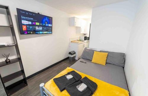Selly Oak Apartamento | STAY SA Cosy equipped studios available 10 mins from the city! Free WIFI &50" SMART TV's!