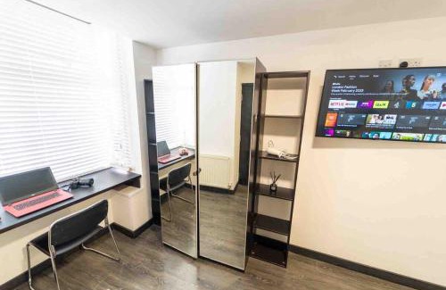 Selly Oak Apartamento | STAY SA Cosy equipped studios available 10 mins from the city! Free WIFI &50" SMART TV's!