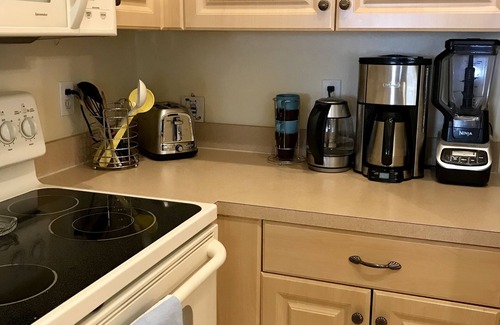 Venice Condominio | "STAY SALTY" Tastefully furnished, clean 2 bedrooms condo, Venice FL. Location!