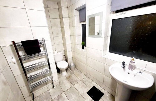 Hull Apartamento | Stay Sleep Rest - Santuary