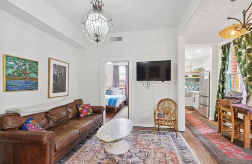Touro Casa | ¡Quédese a unos pasos de Saint Charles Avenue en Chez Delachaise No. 1!
