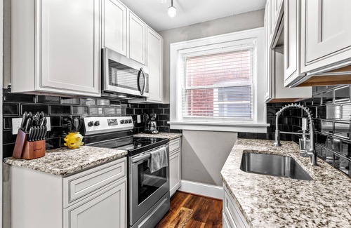 The Southampton Apartamento | Stay STL*Long Term Stays*Private Balcony*Pets
