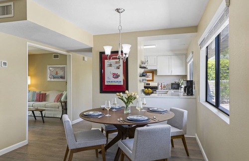 Sunrise Vista Chino Condominio | Stay Wexler, Stay Cool