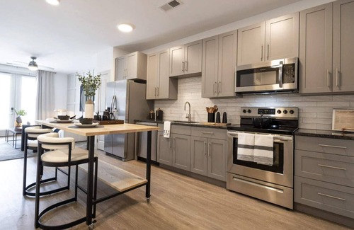 East Walnut HIlls Apartamento | Stay Where It’s Happening! Chic Cincy Condo