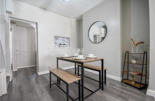Liverpool Casa | Stay with Alexandra - Free Parking - Free Wifi Superb Location