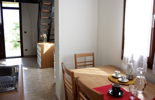 Casalfiumanese Apartamento | Estancia con vistas al balcón