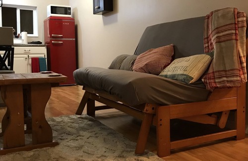 Marietta-Alderwood Apartamento | Stay with goats!