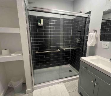 Cleveland Casa | Stay with Jay - Quinta Suite