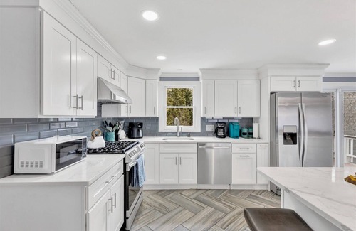 West Hyannisport Casa | Stay with Us! Beach Fun for Family, Friends, & Pets Welcome! Free Pass Included!