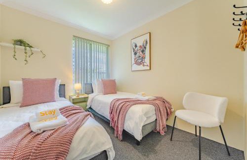 Seville Grove Casa | StayAU 4BR Family Retreat with Garden Near Perth