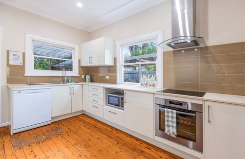 Mount Colah Casa | StayAU 4BRM Charming Modern Home in Mt Colah