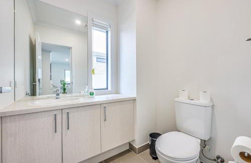 Mount Duneed Casa | StayAU 5BR Getaway 10 mins to Torquay & Deakin