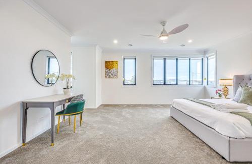 Mount Duneed Casa | StayAU 5BR Getaway 10 mins to Torquay & Deakin