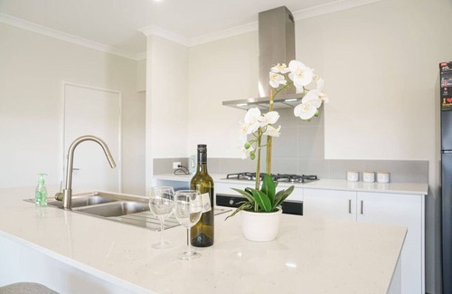 Baldivis Casa | StayAU 5BRM Coastal Retreat for Families in Perth