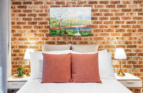Ingleburn Casa | StayAU Cozy 3BR Suburban Retreat in Ingleburn