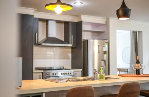 Derrimut Casa | StayAU Newly 8 Beds Spacious Home in Derrimut