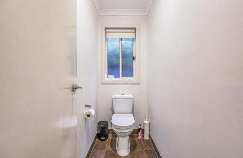 Derrimut Casa | StayAU Newly 8 Beds Spacious Home in Derrimut