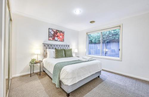 Derrimut Casa | StayAU Newly 8 Beds Spacious Home in Derrimut
