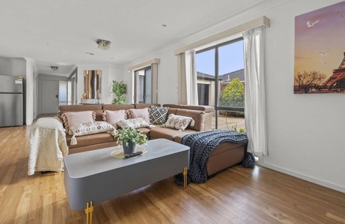 Berwick Casa | StayAU Stunning 4BRHouse Berwick