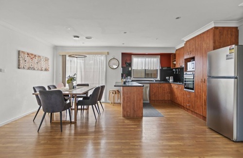 Berwick Casa | StayAU Stunning 4BRHouse Berwick