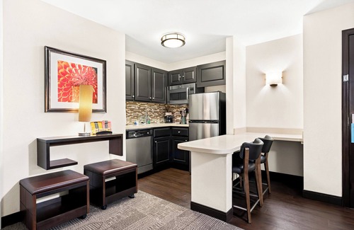 West Chester Hotel | Staybridge Suites Cincinnati North by IHG