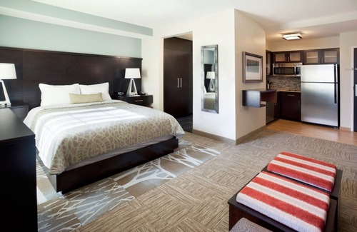 Dearborn Hotel | Staybridge Suites Dearborn MI by IHG