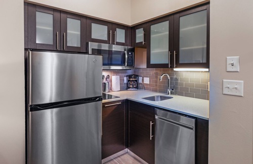 Humble Hotel | Staybridge Suites IAH Airport East by IHG
