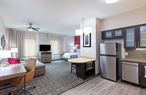 Humble Hotel | Staybridge Suites IAH Airport East by IHG