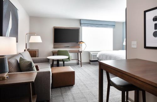 Iowa River Landing Hotel | Staybridge Suites - Iowa City - Coralville by IHG