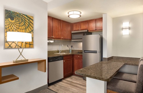 Tampa Hotel | Staybridge Suites Tampa East - Brandon by IHG