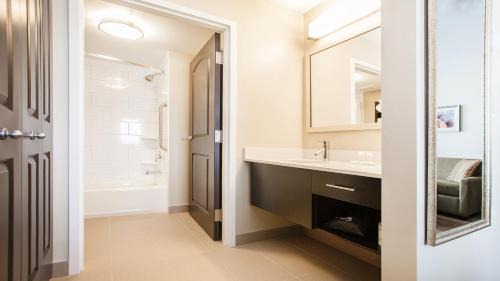 Jasper Place Hotel | Staybridge Suites West Edmonton by IHG
