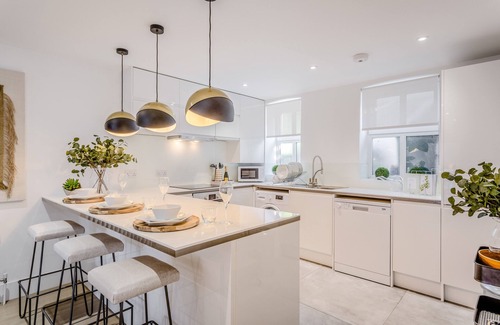St Albans Apartamento | Inmaculada urbanización cerrada de 2 dormitorios / 2 baños LUX St Albans - Estacionamiento fuera de la calle