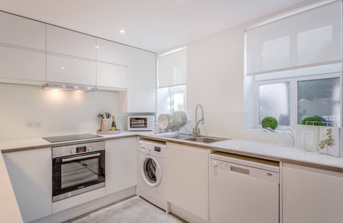 St Albans Apartamento | Inmaculada urbanización cerrada de 2 dormitorios / 2 baños LUX St Albans - Estacionamiento fuera de la calle