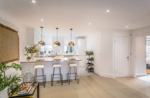 St Albans Apartamento | Inmaculada urbanización cerrada de 2 dormitorios / 2 baños LUX St Albans - Estacionamiento fuera de la calle